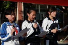 開學典禮有創(chuàng)意，教師學生唱主角