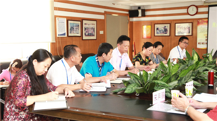 05.圖為專家組經過兩天的調研后召開調研情況反饋會02