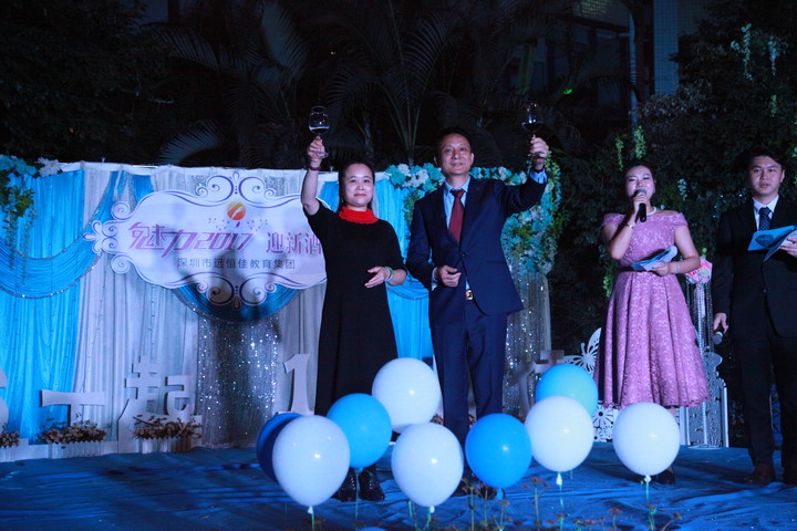 凝心聚力  贏得時(shí)間——擼起袖子，加油干！