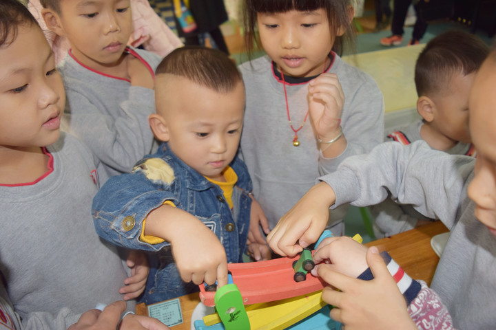 小小的手兒，大大的愛 ——少年宮小寶寶到公明二幼觀摩體驗啦