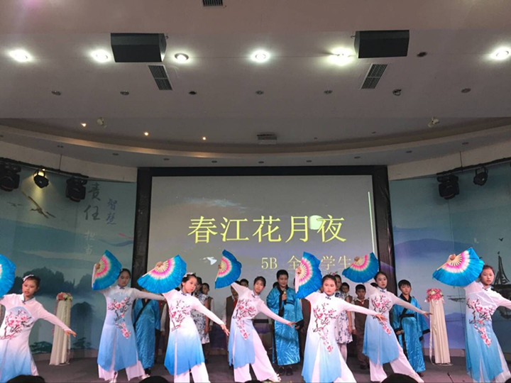 我校首屆“中華文化節”在古詩文誦讀聲中拉開帷幕