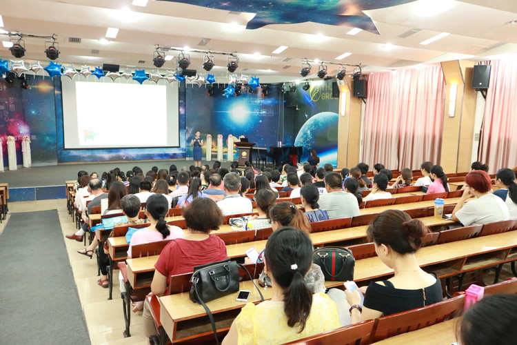 記家長學校講座——《如何培養幼兒良好的行為習慣》