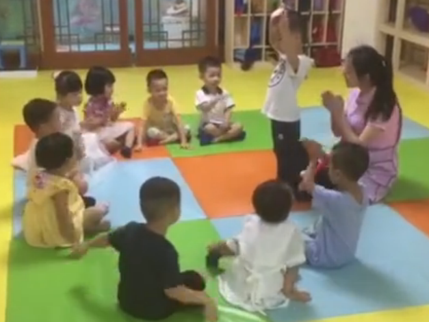 〈江南名苑中心〉拍拍手，大家互相介紹自己