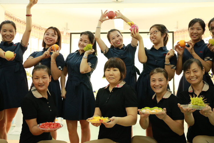 九月，將快樂進行到底！-----深圳市龍華區龍華中英文實驗學校幼兒園慶祝教師節活動