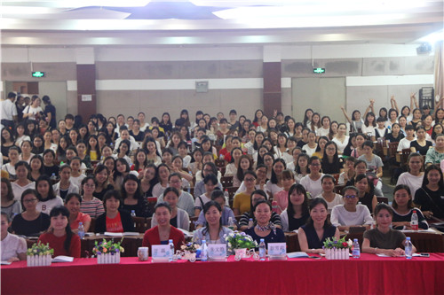 勇擔重任展自我，砥礪前行沁芳華