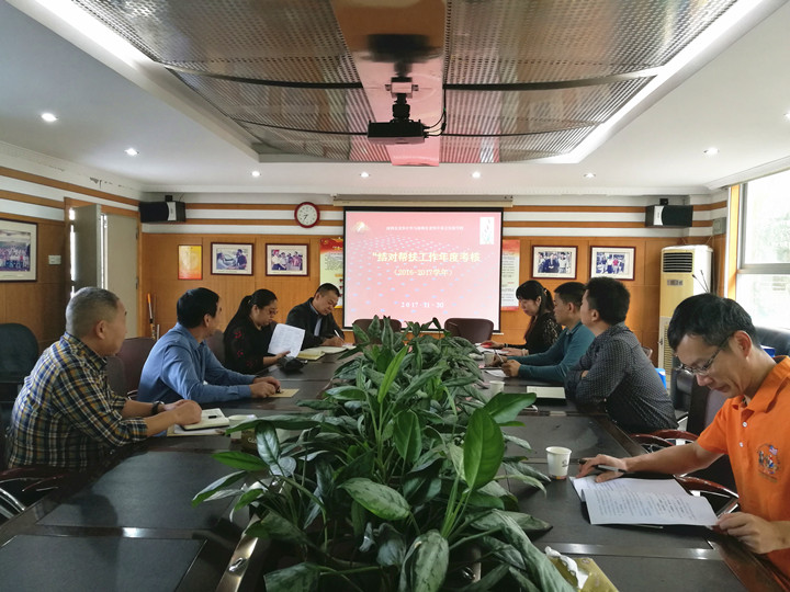 區教育局檢查組稱贊我校“結對幫扶”工作有成效