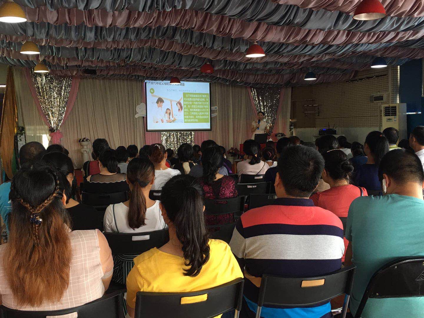 80后、90后育兒遇困擾  育兒專家現場支大招