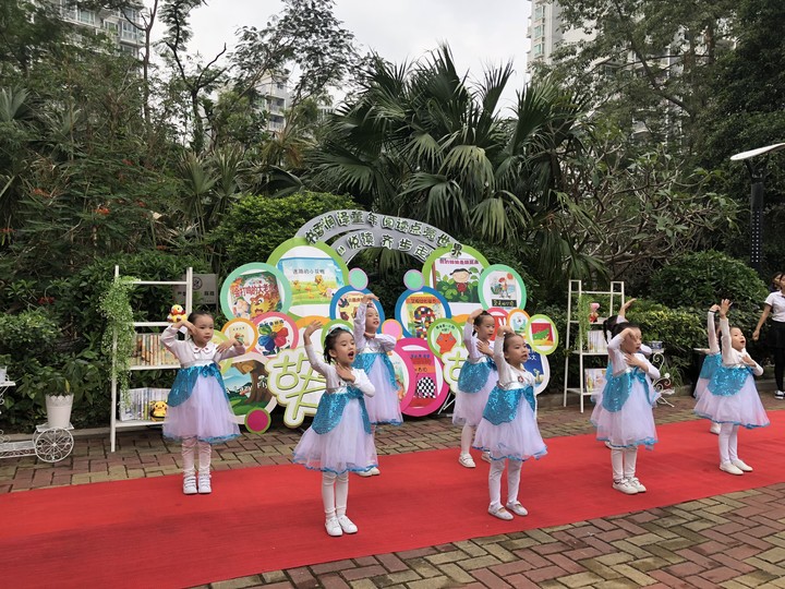 “悅讀齊步走”走進社區——閱讀月活動