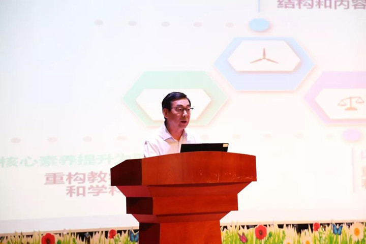 我校卜祥林校長在全區小學教學工作會議上作報告