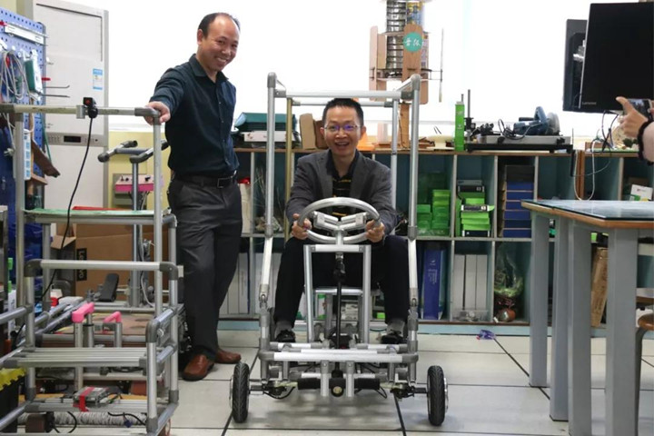 創客教育送課進校，參與師生共同提高——龍華區古興東學科帶頭人工作室創客教育研究活動在我校進行