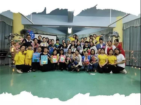 《感恩相伴?攜手同行》碧水龍庭幼兒園2019家委會暨母親節(jié)慶祝活動