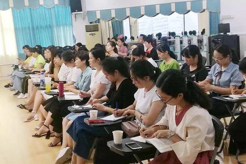 聚焦課程建設，提高品質發展