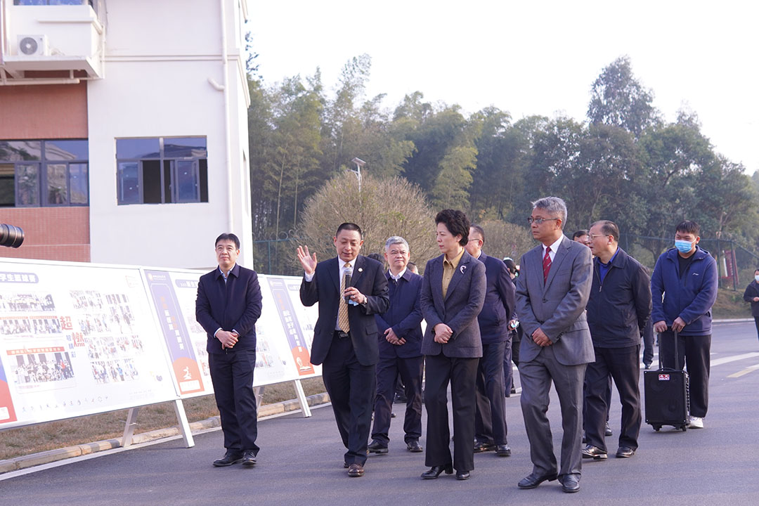 湖南省政協黨組副書記烏蘭帶隊到郴州遠恒佳學校開展宣講和走訪調研