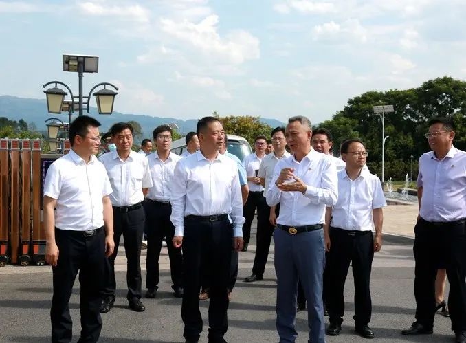 劉小強書記率領區領導集體調研遠恒佳學校———關注教育、關心教育、支持教育