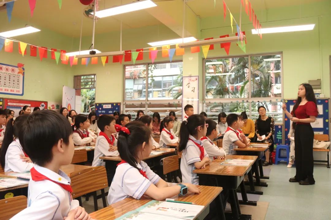 以漢字之涵養(yǎng)，育學(xué)子之美德——記民治中學(xué)教育集團(tuán)民順小學(xué)與龍華中英文實驗學(xué)校“漢字德育”交流活動